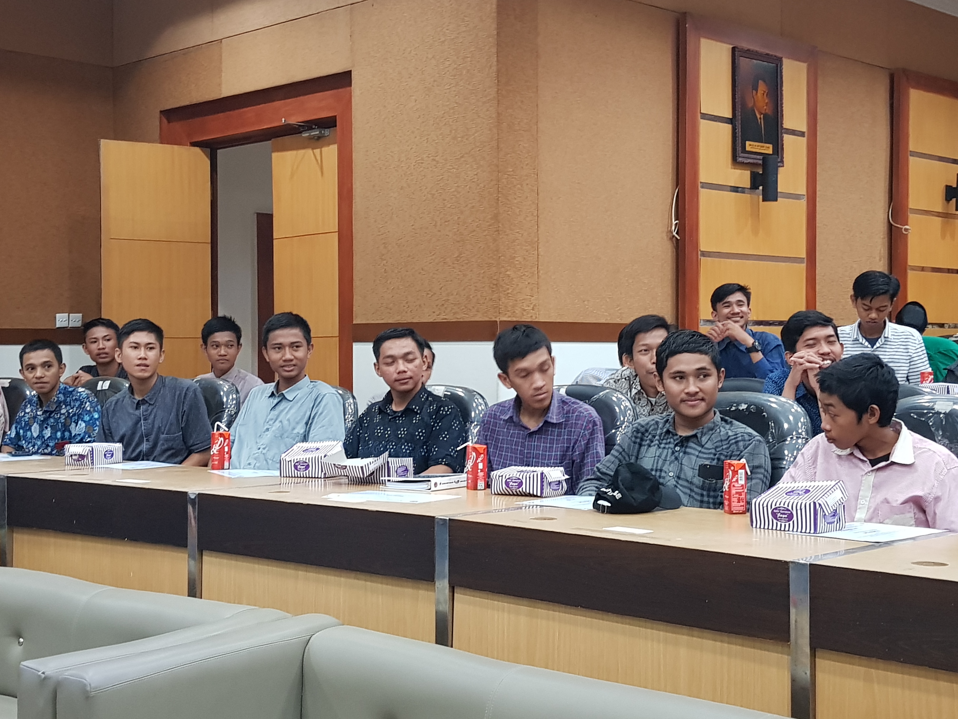 Mahasiswa Prodi Kessos Serius Mengikuti Pemaparan Materi dari Beacukai Makassar